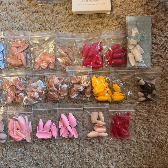 Glue On Nail Bundle - Picture 6 of 7